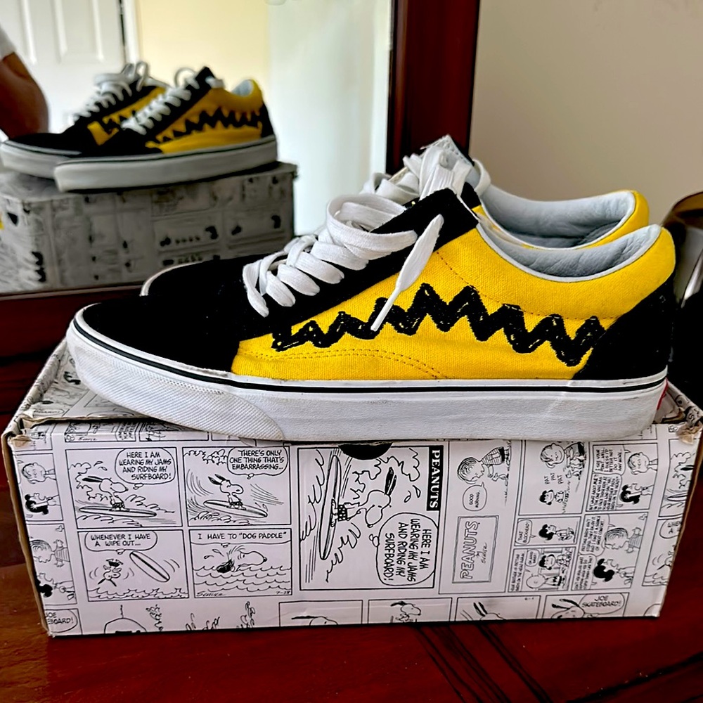 Vans Men Black and Yellow Zigzag Sneakers